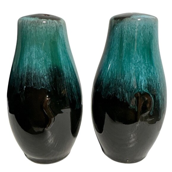 Blue Mountain Pottery Salt & Pepper Shakers Vtg 4" Tall MCM Green Drip Glaze - Picture 1 of 8